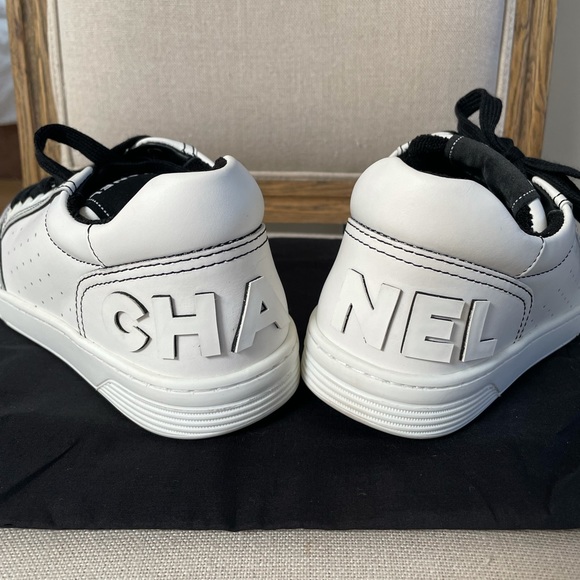 Chanel new white leather sneakers size 36 - Picture 3 of 9